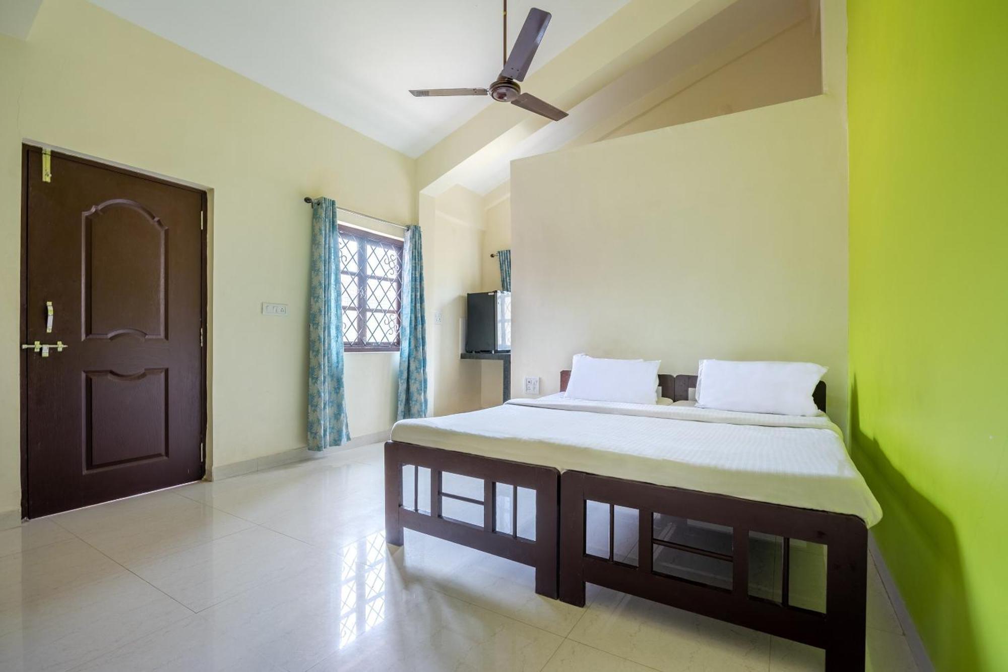 Spot On Ps Guest House Calangute Exterior foto